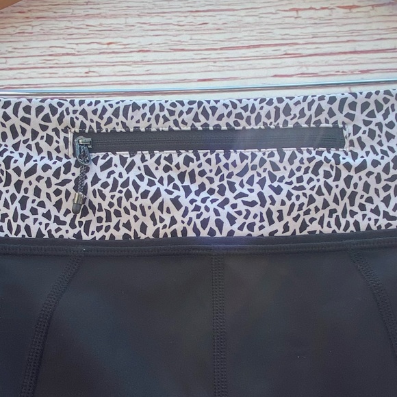 Lululemon Pace Rival Crop in Black/Miss Mosaic Black Sz 4 - Picture 12 of 16